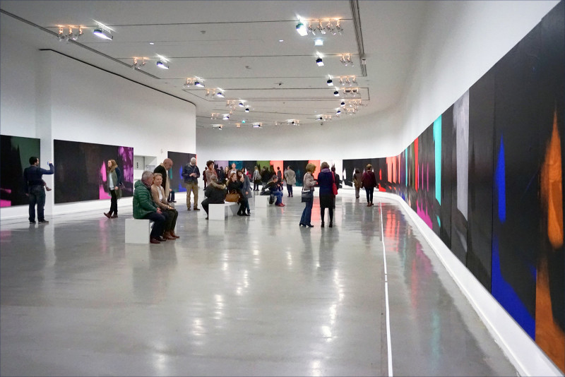 <p>La exposición <em>Sombras</em>, de Andy Warhol, en su parada por el Museo de Arte Moderno de la Villa de París.</p>