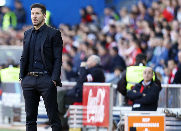 <p>Simeone en la banda durante el partido contra el Granada del pasado 17 de abril. (3-0)</p>