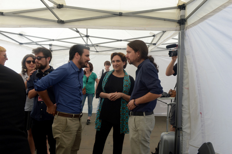 <p>Alberto Garzón, Ada Colau y Pablo iglesias, el 11 de junio antes del mitin de Barcelona. </p>