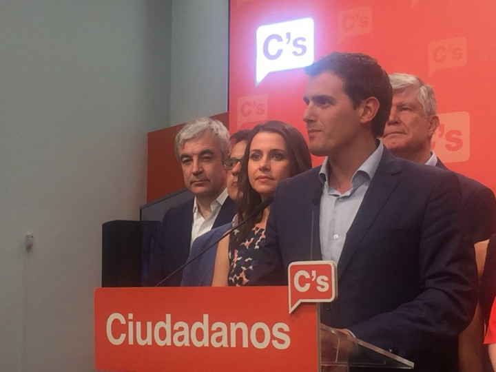 <p>Albert Rivera tras conocer los resultados. </p>