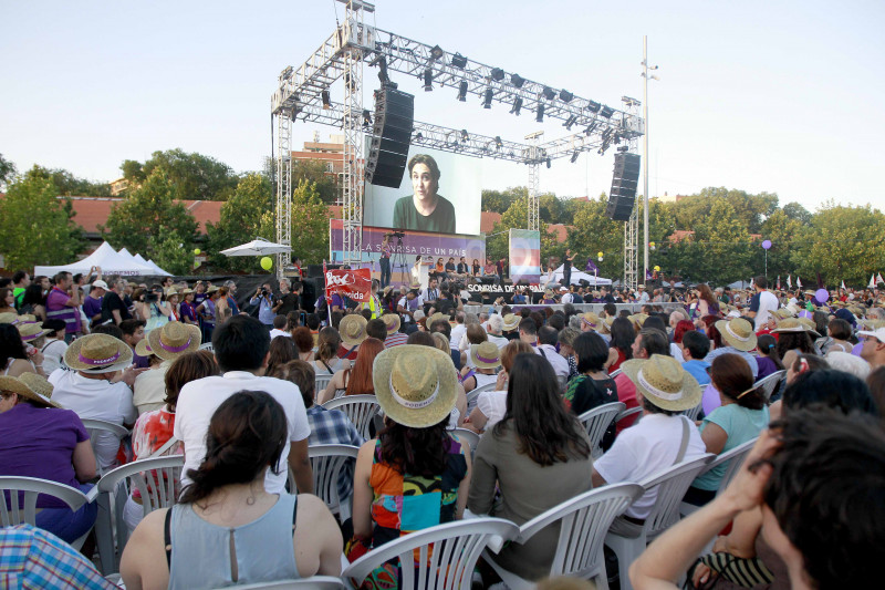 <p>Militantes y simpatizantes de Unidos Podemos, durante un mitin en Madrid.</p>