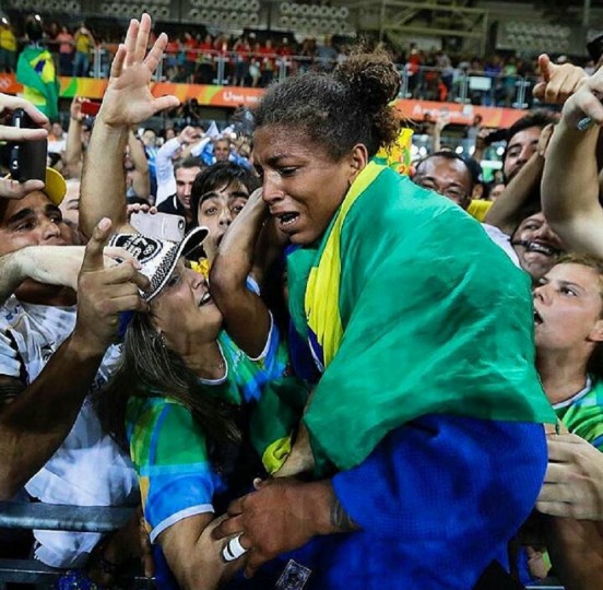 <p>Rafaela Silva, tras ganar el oro en Rio 2016.</p>