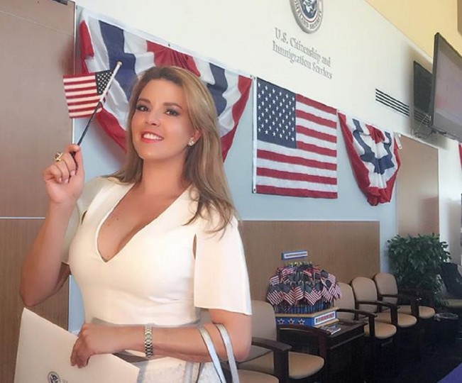 <p>Alicia Machado el día que obtuvo la nacionalidad estadounidense.</p>