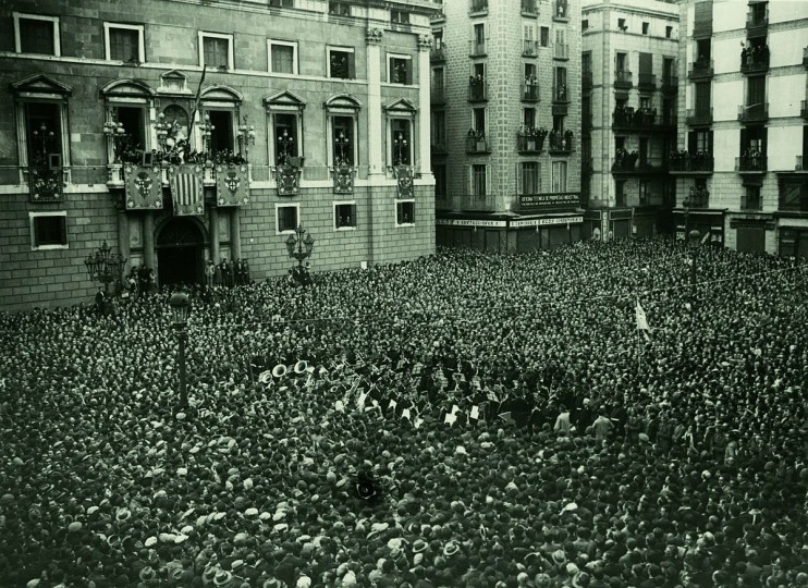 <p>La Banda Municipal de Barcelona participa en la proclamación de la II República en Barcelona el 14 de abril de 1931.</p>