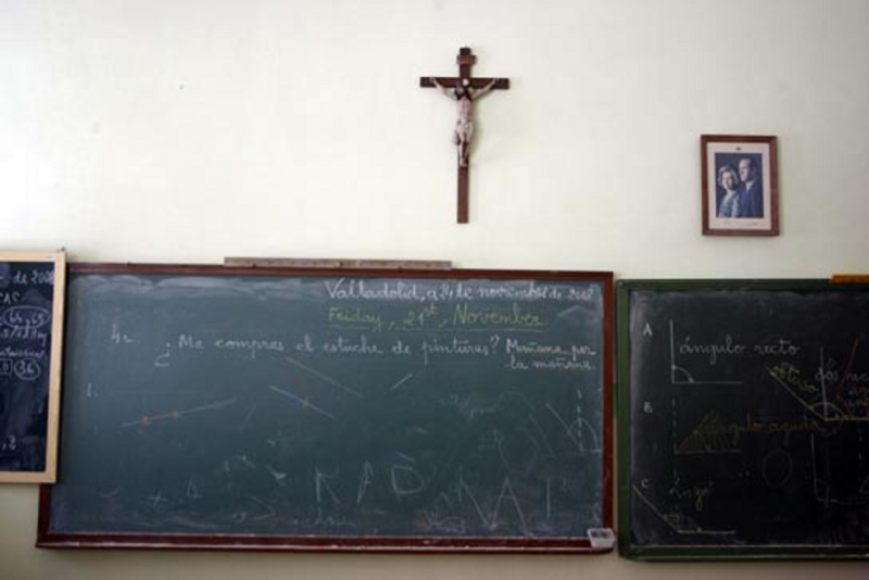 <p>Crucifijo en un aula.</p>