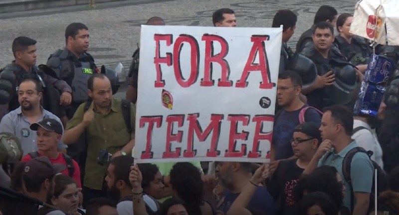 <p>Pancarta contra Temer en las protestas por la aprobación del techo de gasto público en Brasil. </p>