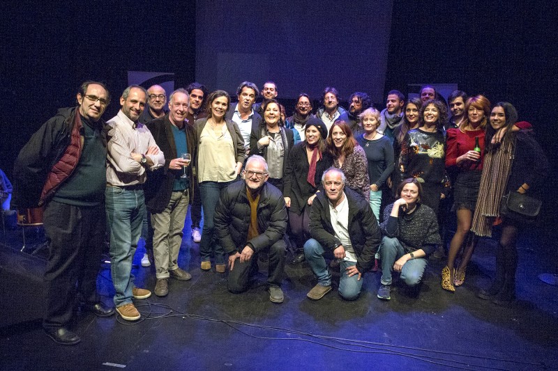 <p>Parte del equipo de CTXT, tras la celebración de los cien números en el Teatro del Barrio.</p>