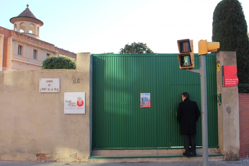 <p>Entrada del centre per a persones sense llar de Sant Joan de Déu, a Barcelona.</p>