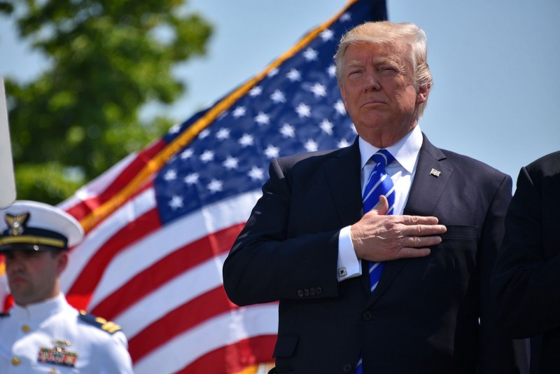 <p>Donald Trump durante la conmemoración del 136 aniversario de la <em>Coast Guard Academy</em>. Connecticut, mayo de 2017. </p>