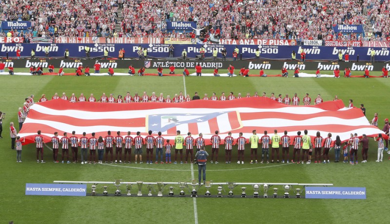 <p>Homenaje de jugadores y afición en la despedida del Estadio Vicente Calderón. </p>