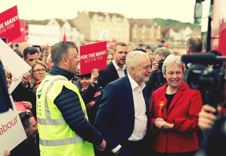 <p>Jeremy Corbyn en un acto de campaña en West Kirby. Mayo de 2017.</p>