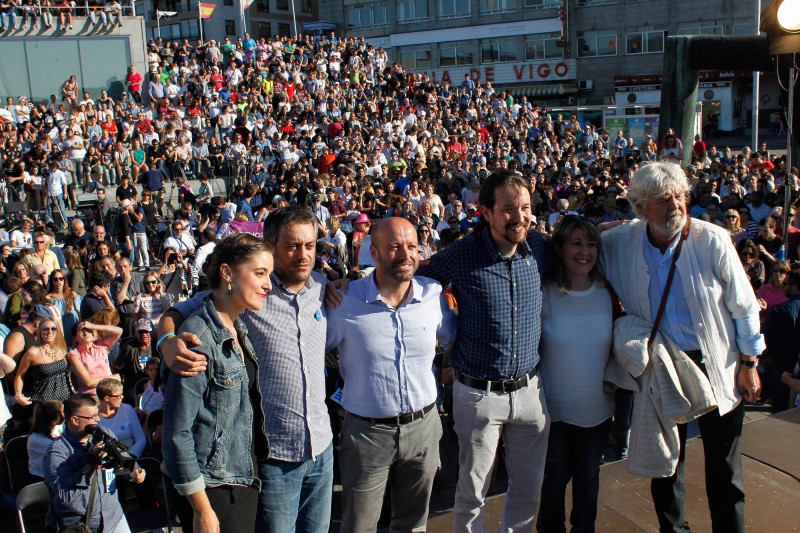 <p>Acto de En Marea, en Vigo con Eva Solla, Xulio ferreiro, Luís Villares, Pablo Iglesias, Carmen Santos y Xosé Manuel Beiras.</p>