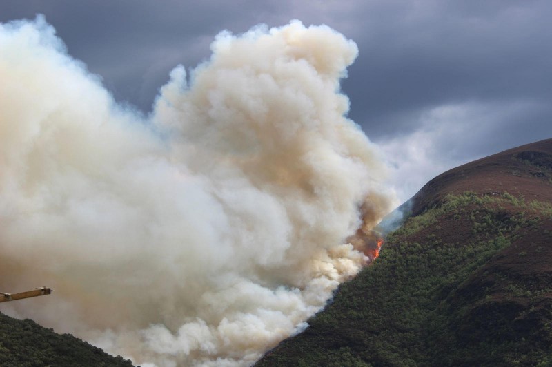 <p>Incendio en la sierra del Caurel, Galicia. Abril de 2017.</p>