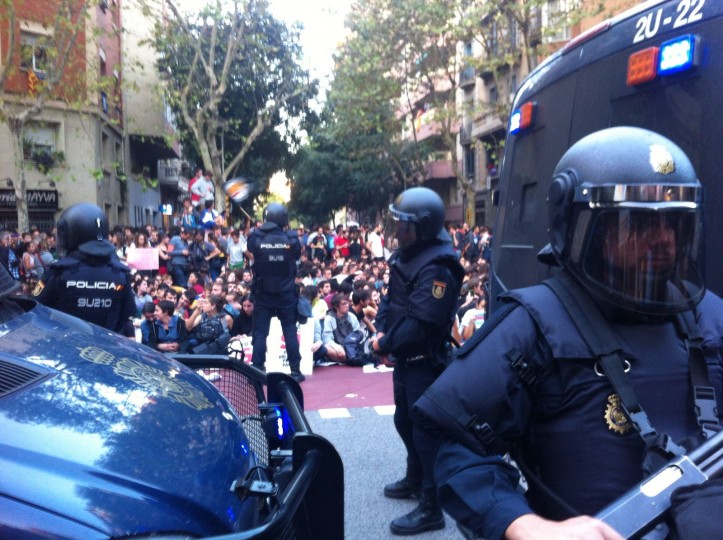<p>Antidisturbios de la Policía Nacional, frente a la sede de las CUP este miércoles 20 de septiembre.</p>