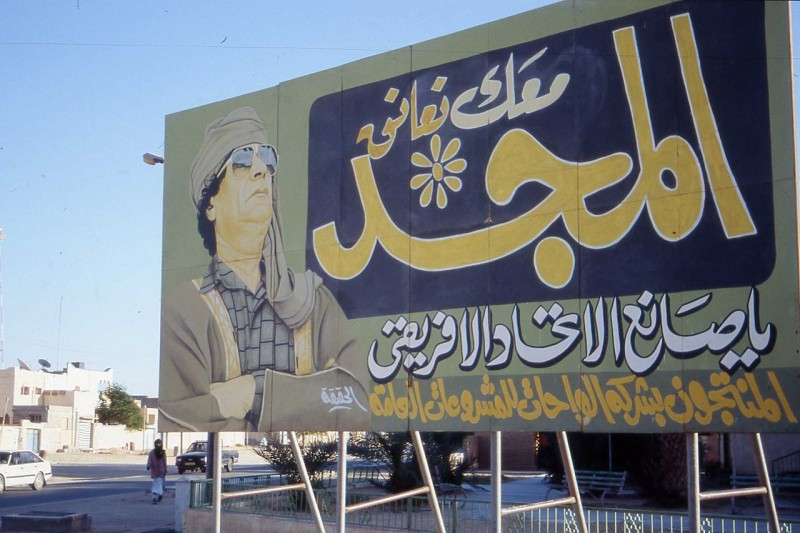 <p>Valle publicitaria con un retrato de Muamar Gadafi en Gadamés (Libia), en marzo de 2009.</p>