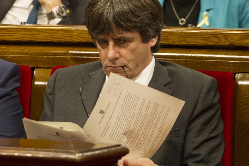 <p>Puigdemont, durante la sesión del Parlament.</p>