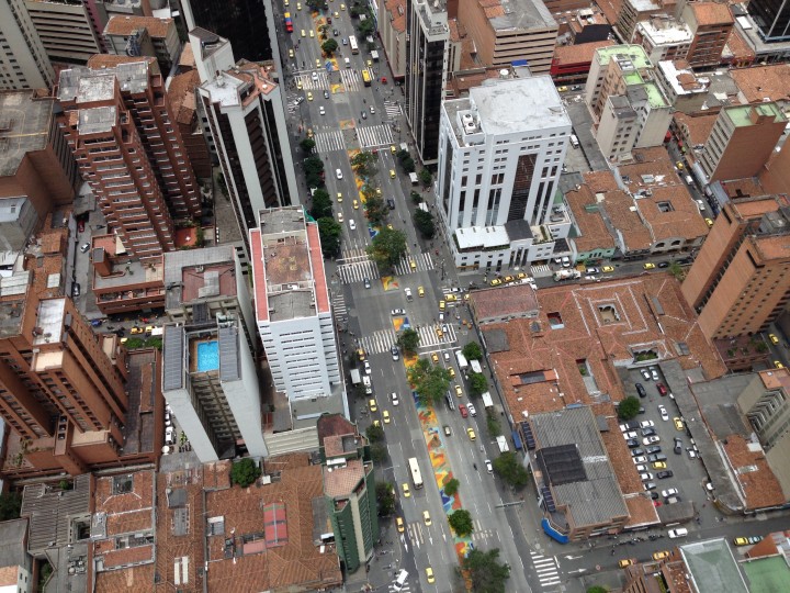 <p>Vista aérea de Medellín desde un dron. </p>