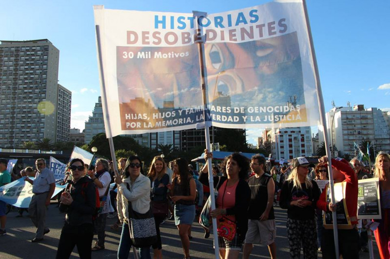 <p>Marcha de repudio contra la prisión domiciliaria al genocida Etchecolatz. Enero de 2018. Mar del Plata.</p>