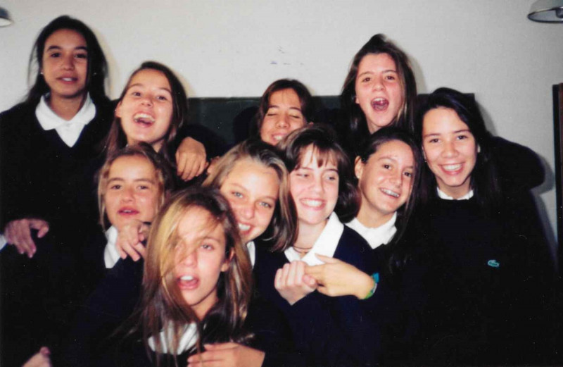 <p>Grupo de escolares, entre las que se encuentra Beatriz Navas. </p>