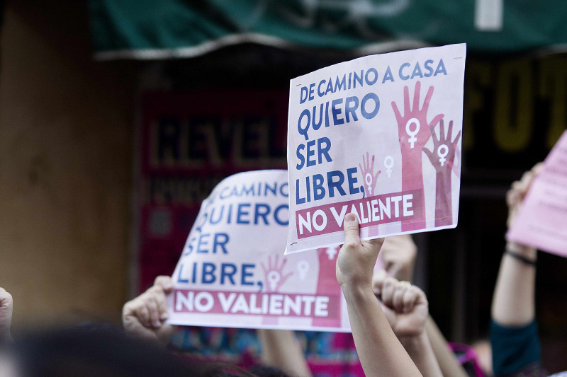 <p>Imagen de la concentración frente al Ministerio de Justicia tras hacerse pública la sentencia del juicio de la Manada. Madrid, 26 de abril de 2018. </p>