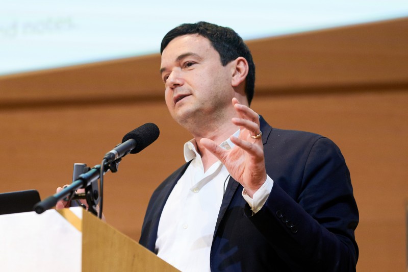 <p>Thomas Piketty, en una conferencia universitaria. Abril de 2018. </p>