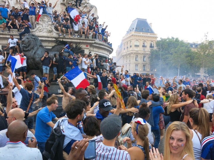 <p>Celebración del Mundial de fútbol en la Place de la République, en París, el 15 de julio. </p>
