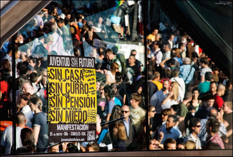 <p>Un cartel de Juventud sin Futuro durante la acampada del 15M en Madrid. </p>