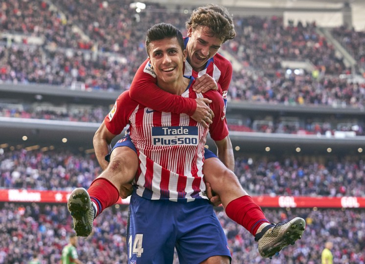 <p>Griezmann y Rodri celebran el 3-0</p>