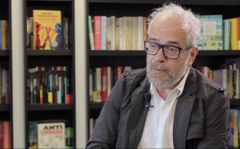 <p>Imagen de Claudio Lopez durante una entrevista para la <em>Biblioteca Virtual Miguel de Cervantes</em>. </p>