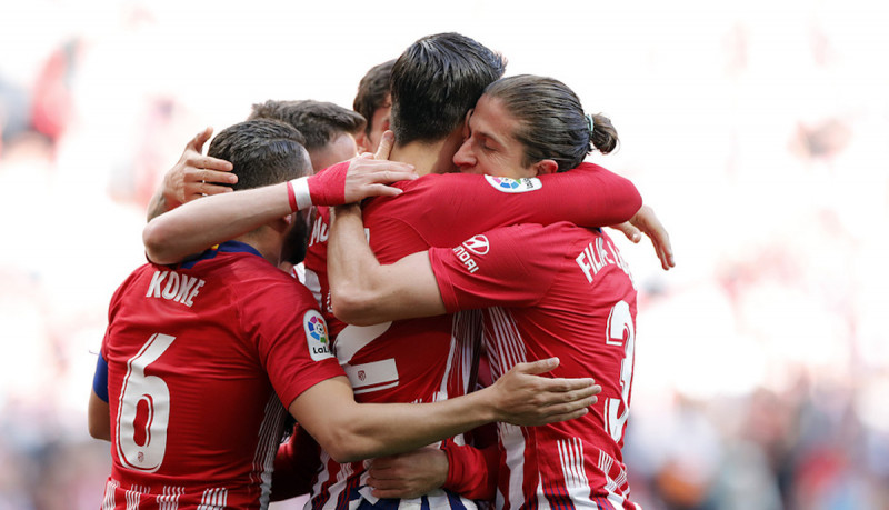 <p>Los jugadores del Atlético de Madrid celebran el tanto de Morata ante el Villareal. </p>