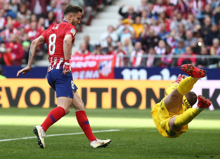 <p>Saúl marca el 1-0 ante Lunin.</p>