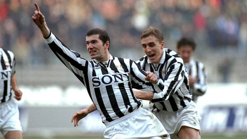 <p>Zidane y Bokšić celebran un gol de la Juventus ante el Bologna en 1996.</p>