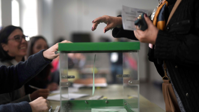 <p>Colegio electoral durante la jornada de votaciones. </p>