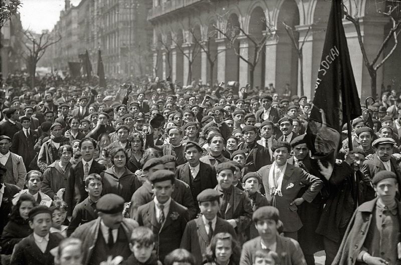 <p>Manifestación sindical por las calles de San Sebastián, en 1922.</p>