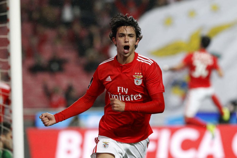 <p>Joao Félix celebra un gol durante el partido entre Benfica y Boavista de la liga portuguesa.</p>