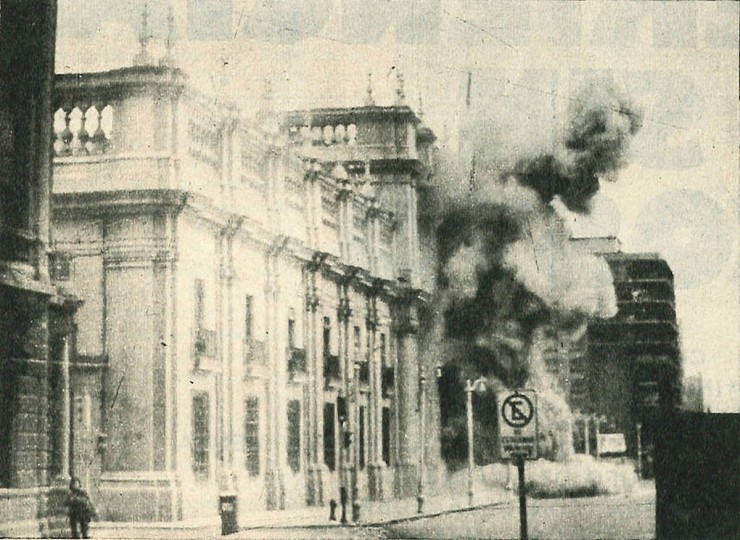 <p>Bombardeo del Palacio de La Moneda durante el golpe de Estado del 11 de septiembre de 1973 en Chile. </p>