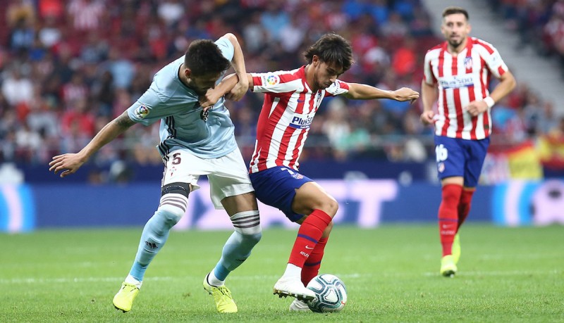 <p>Joao Félix protegiendo un balón durante el Atleti - Celta, del 22 de septiembre.</p>