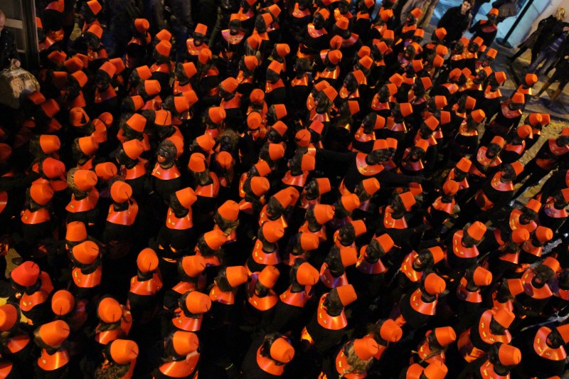 <p>Personas haciendo blackface en la cabalgata de reyes de Alcoy en 2013.</p>