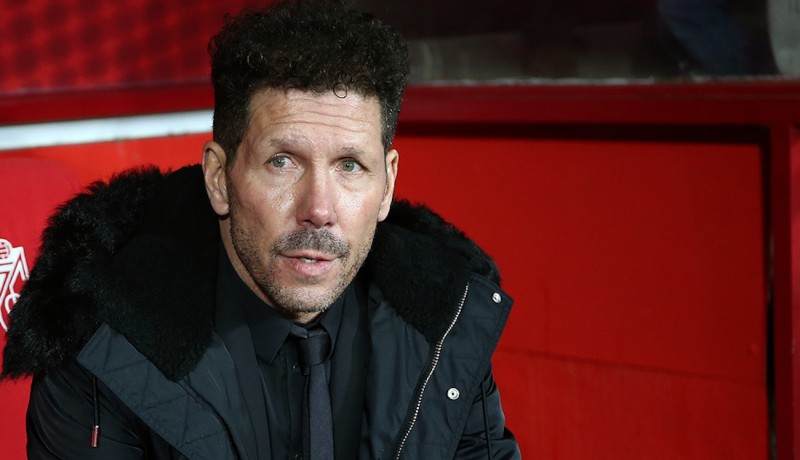 <p>Simeone, durante el partido Granada-Atlético de Madrid. </p>