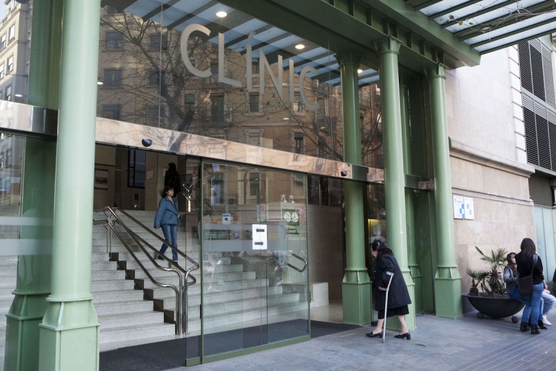 <p>Entrada del Hospital Clínic de Barcelona.</p>