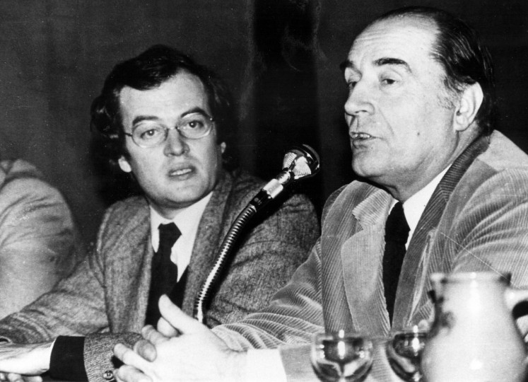 <p>François Mitterrand con Christian Pierret</p>