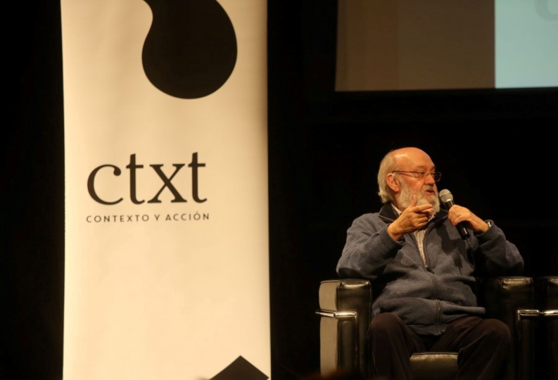 <p>José Luis Cuerda, en la presentación de CTXT en el Círculo de Bellas Artes, 2016. </p>