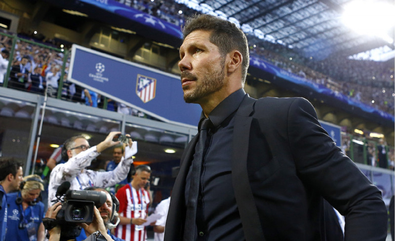 <p>Simeone salta a San Siro antes del inicio de la final de la Champions League</p>