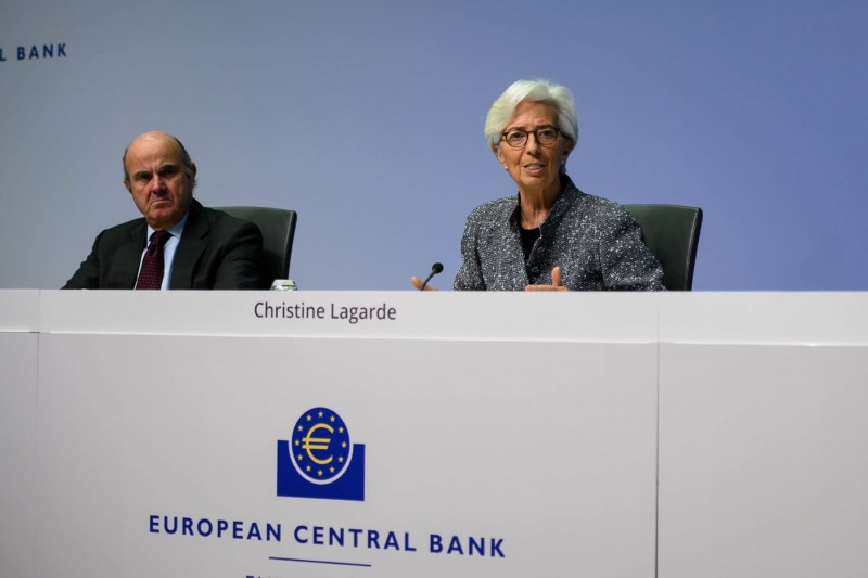 <p>La presidenta del BCE, Christine Lagarde, y el vicepresidente, Luis de Guindos, durante una rueda de prensa el pasado 12 de marzo.</p>