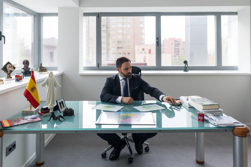 <p>Santiago Abascal en su despacho.</p>