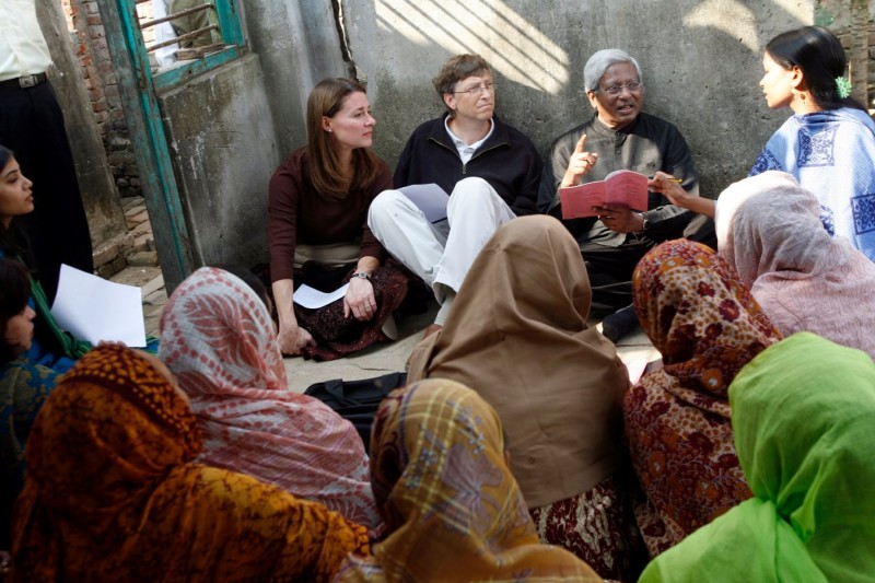 <p>Bill y Melinda Gates visitan un proyecto con Sir Fazle Abed en Bangladesh.</p>