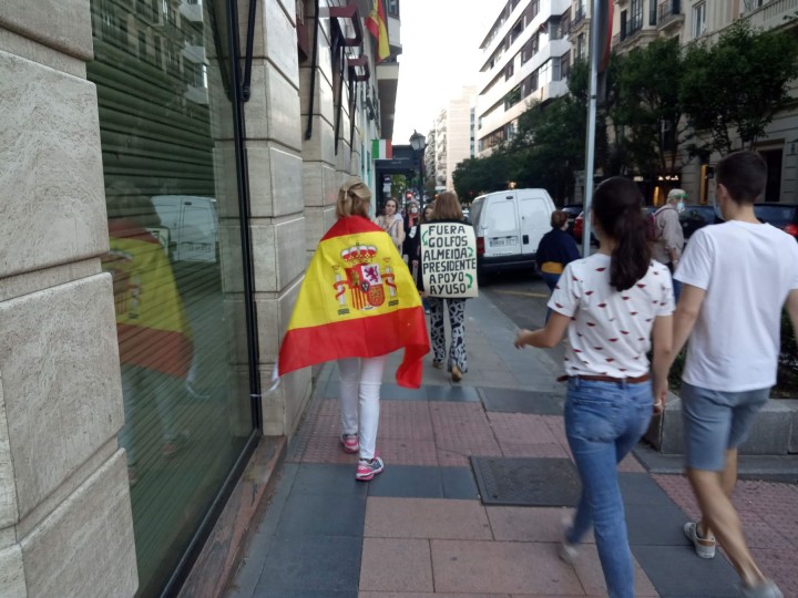 <p>Manifestantes en la calle Núñez de Balboa.</p>
