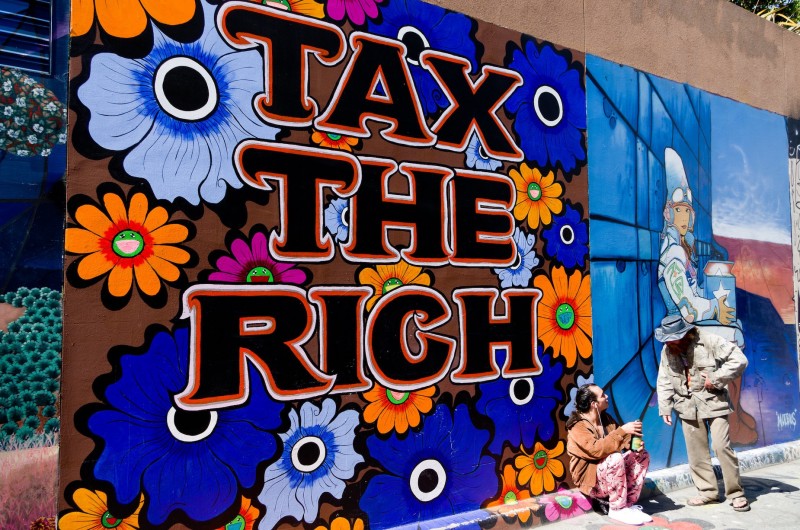 <p>Pintada reclamando impuestos para los ricos (San Francisco).</p>