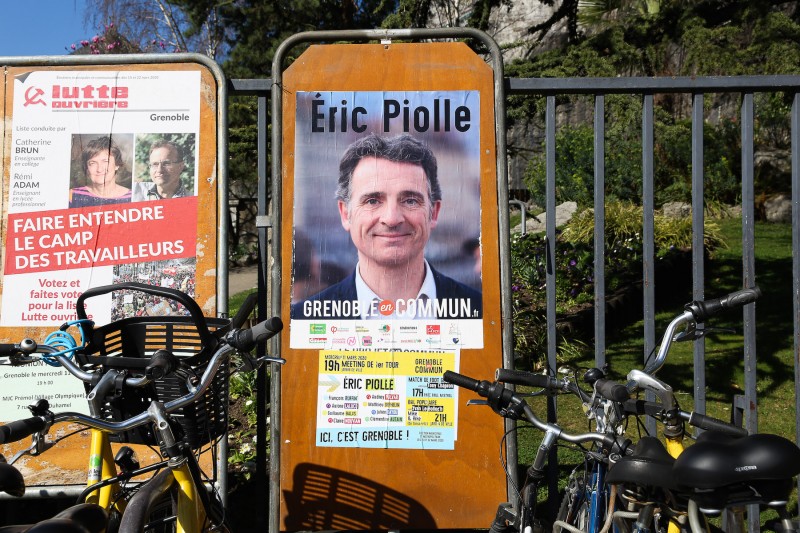 <p>Un cartel electoral de Éric Piolle, alcalde de Grenoble. </p>