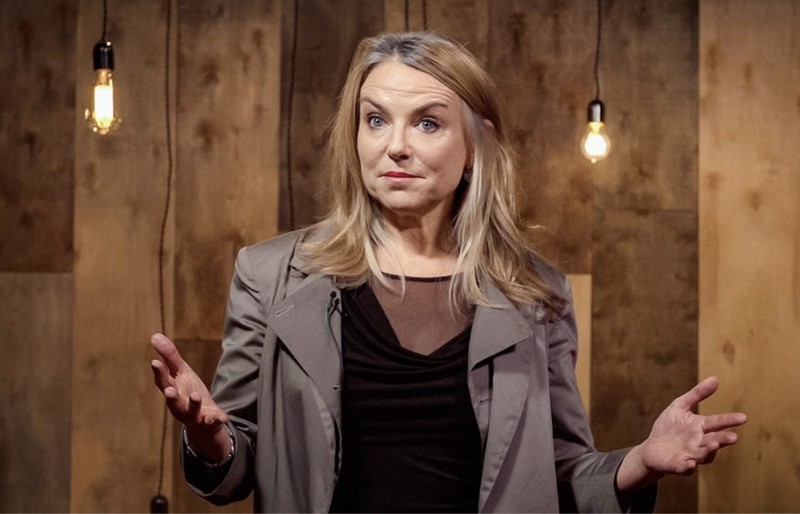 <p>La terapeuta Esther Perel durante una de sus charlas TED.</p>